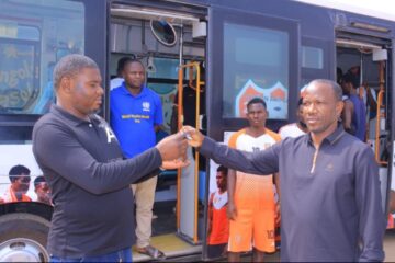 Beni : Charles Karonde transforme son engagement en actions concrètes avec l&rsquo;acquisition d&rsquo;un bus pour l&rsquo;AS Beni-Union