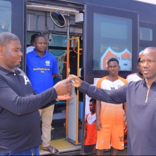Beni : Charles Karonde transforme son engagement en actions concrètes avec l&rsquo;acquisition d&rsquo;un bus pour l&rsquo;AS Beni-Union