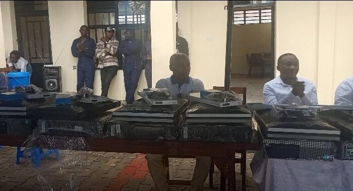 Beni : le Sénateur Papy Machozi dote l&rsquo;ISC de matériels informatiques et d&rsquo;une connexion Starlink